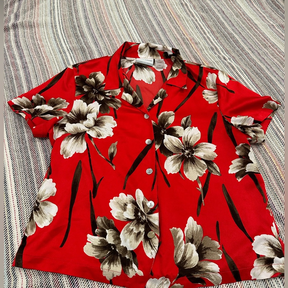 alfred dunner, bright red floral print top. size 12p fits like size small.